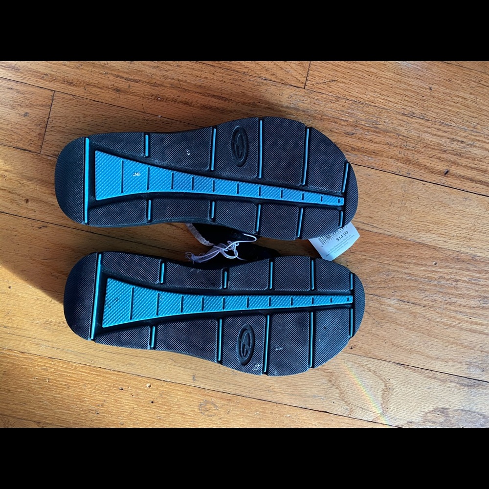 Cushioned Slippers - Picture 3 of 3